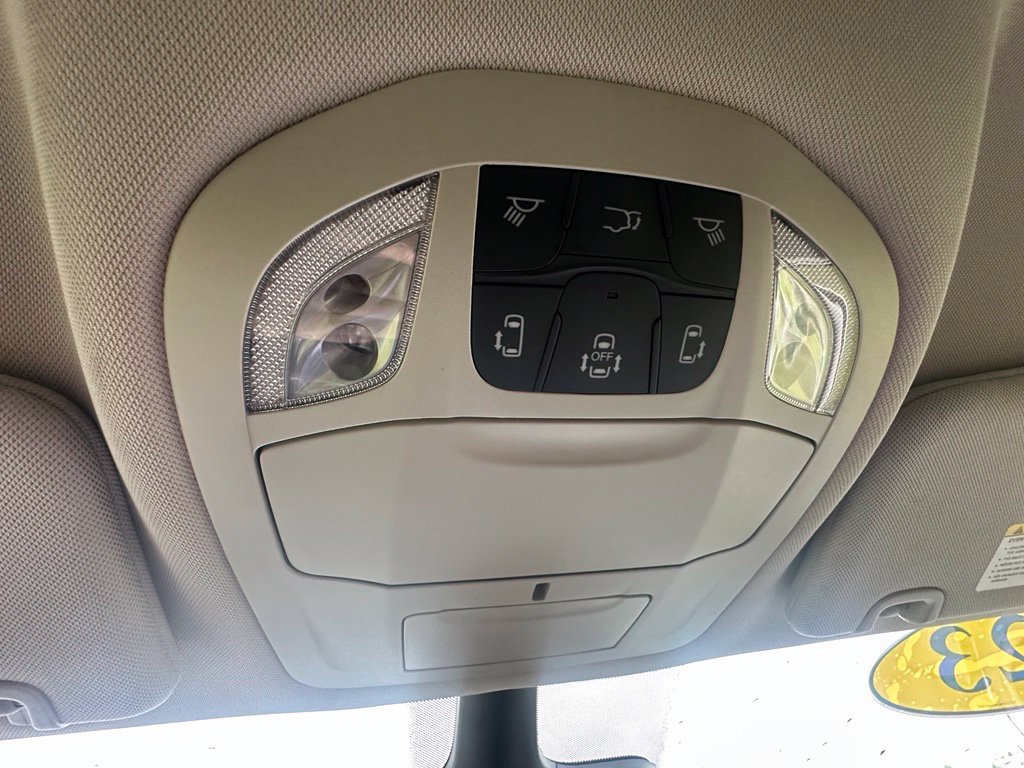 Used 2023 Chrysler Pacifica Touring-L FWD image 32