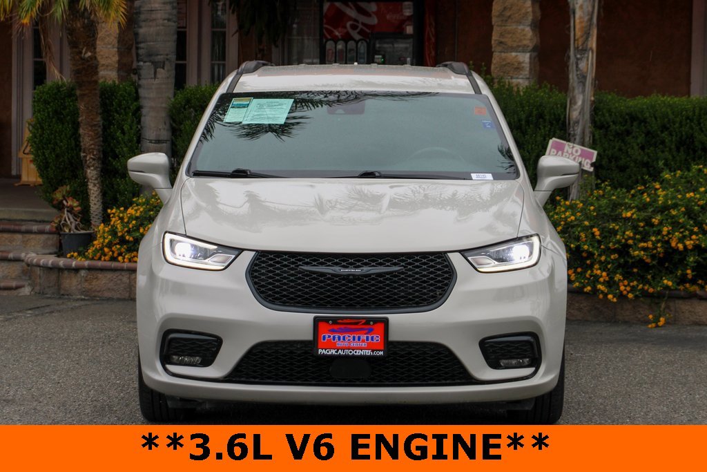 Used 2021 Chrysler Pacifica Touring w/ S Appearance Package image 3