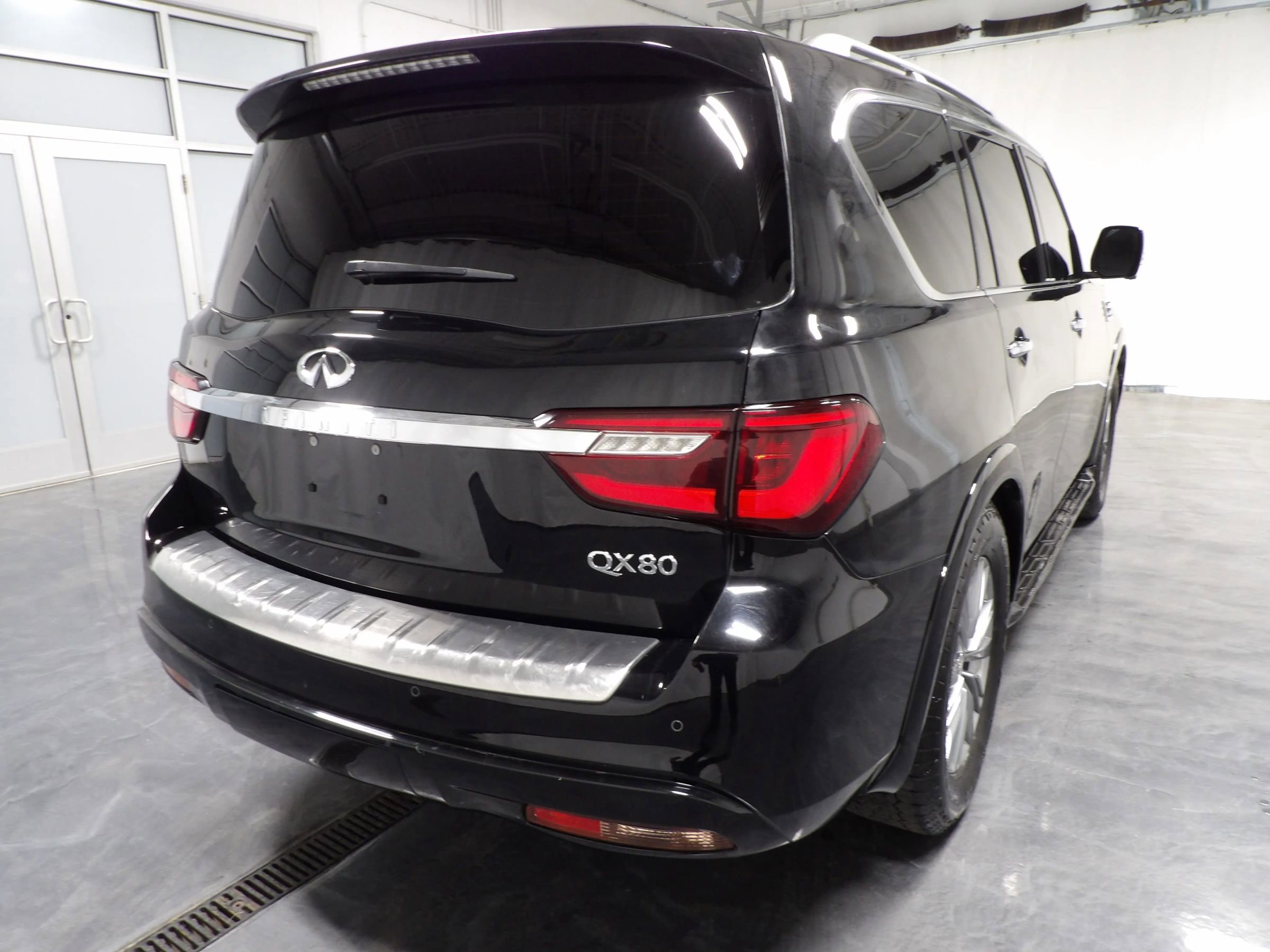 Used 2021 INFINITI QX80 Luxe image 5