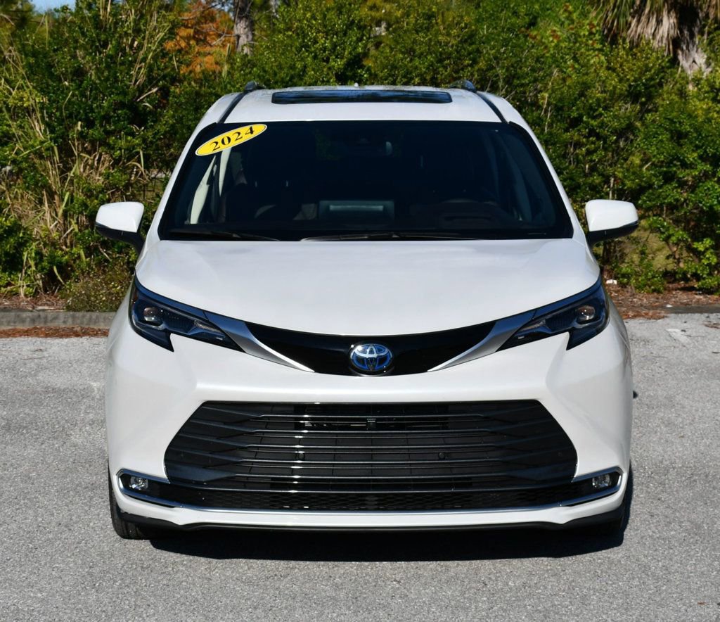 Used 2024 Toyota Sienna Platinum image 40