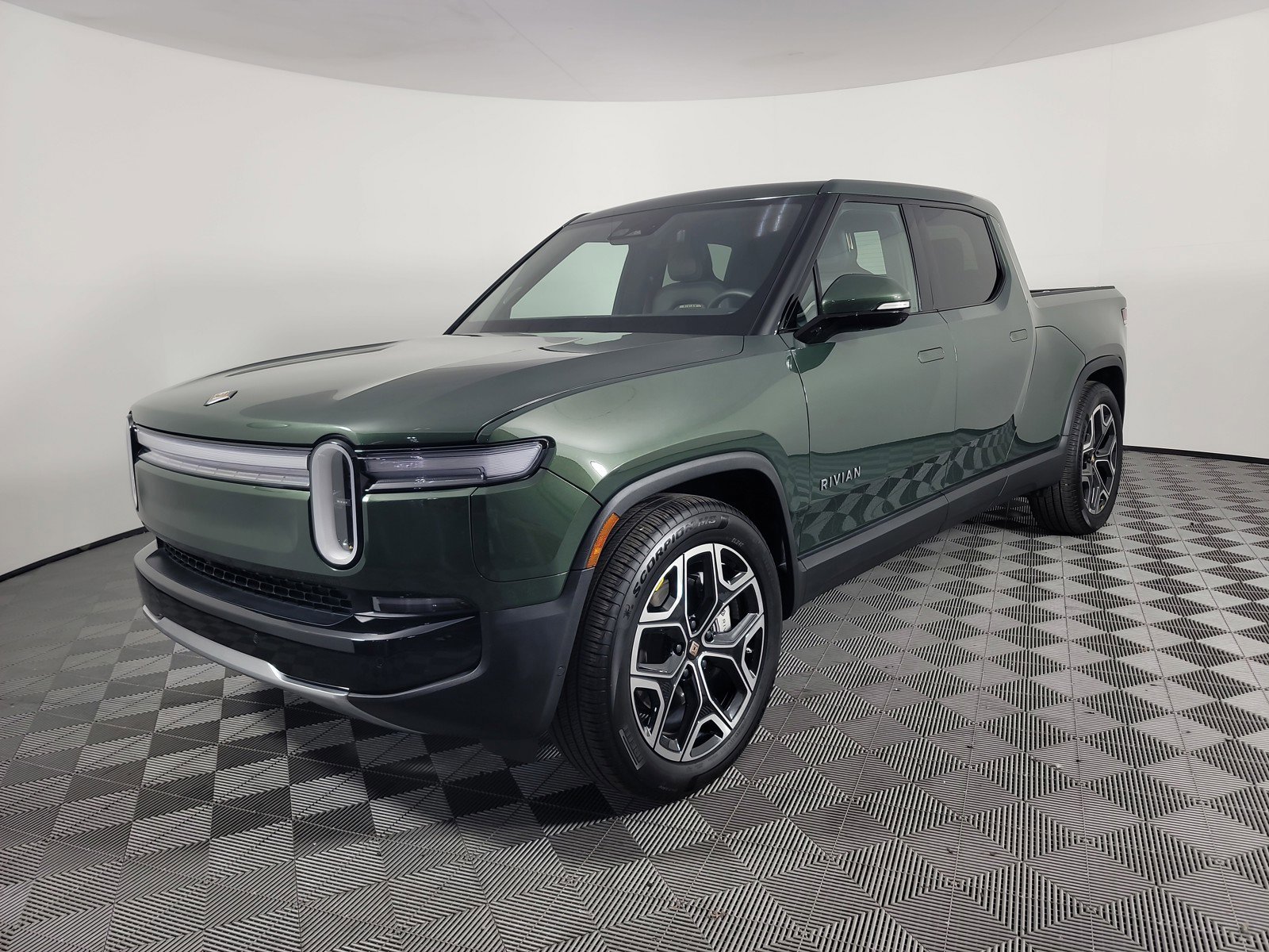 Used 2025 Rivian R1T Adventure image 1
