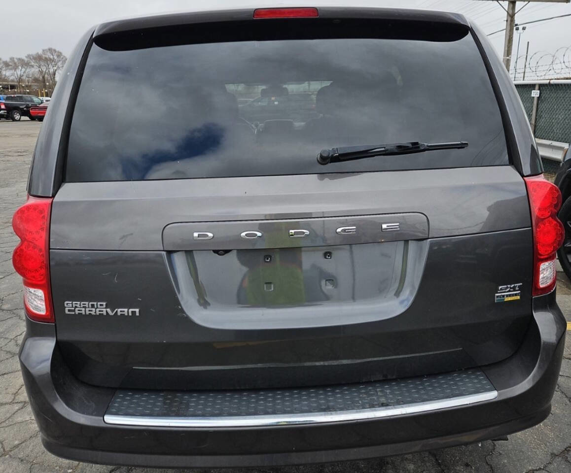Used 2019 Dodge Grand Caravan SXT image 4