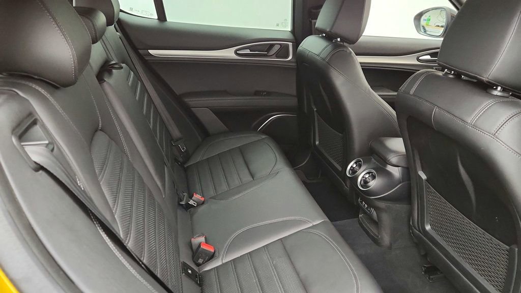 Used 2023 Alfa Romeo Stelvio Veloce image 23