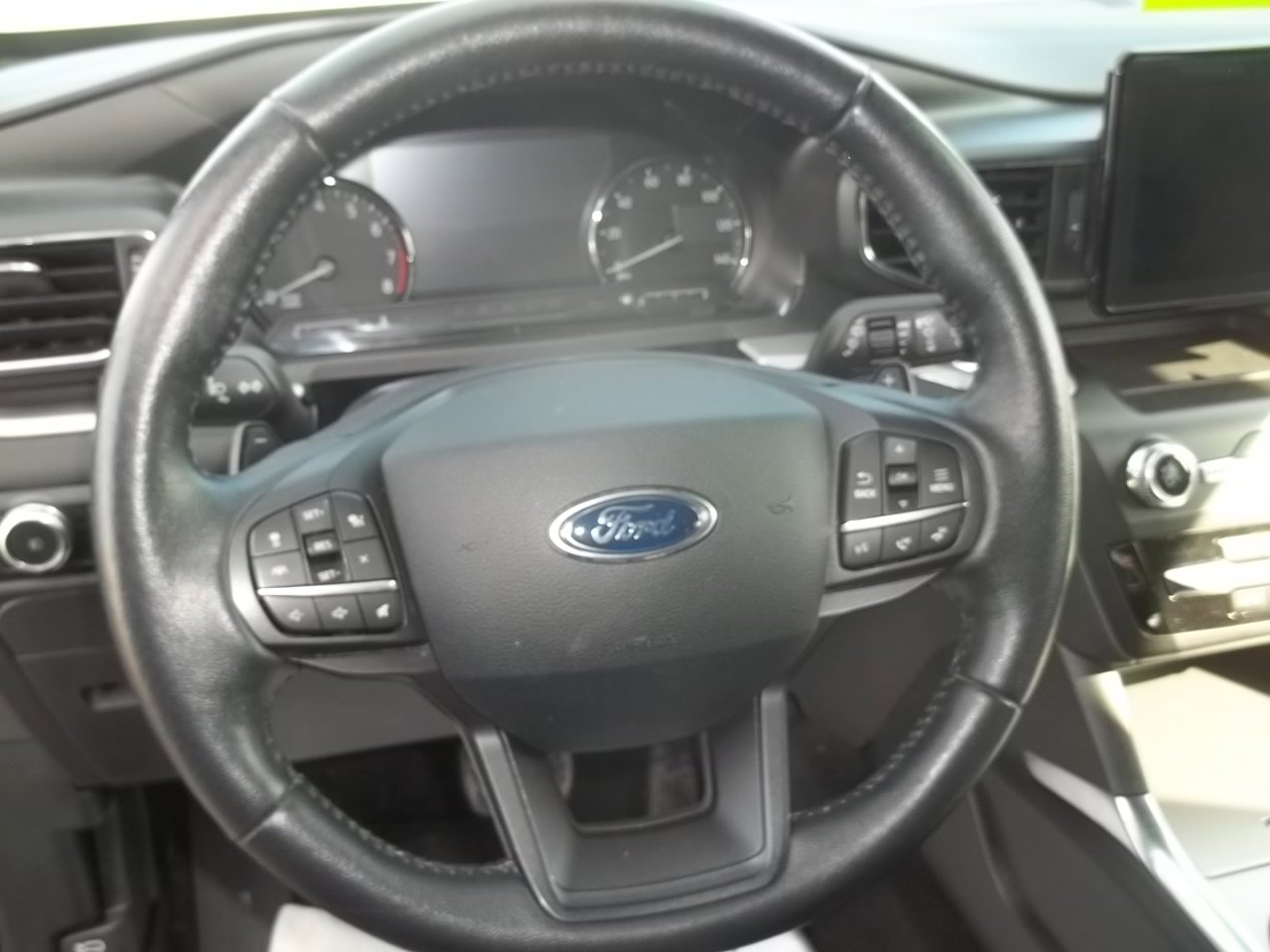 Used 2020 Ford Explorer XLT w/ Equipment Group 202A AWD/4WD image 6