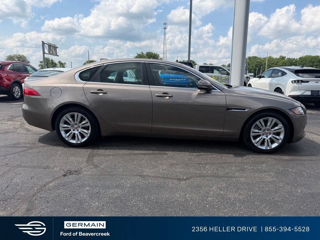 Used 2017 Jaguar XF Premium AWD/4WD image 9