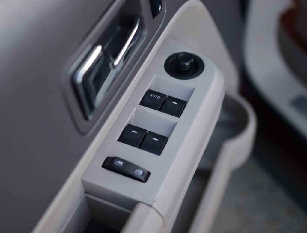 Used 2009 Ford Edge Limited FWD image 19