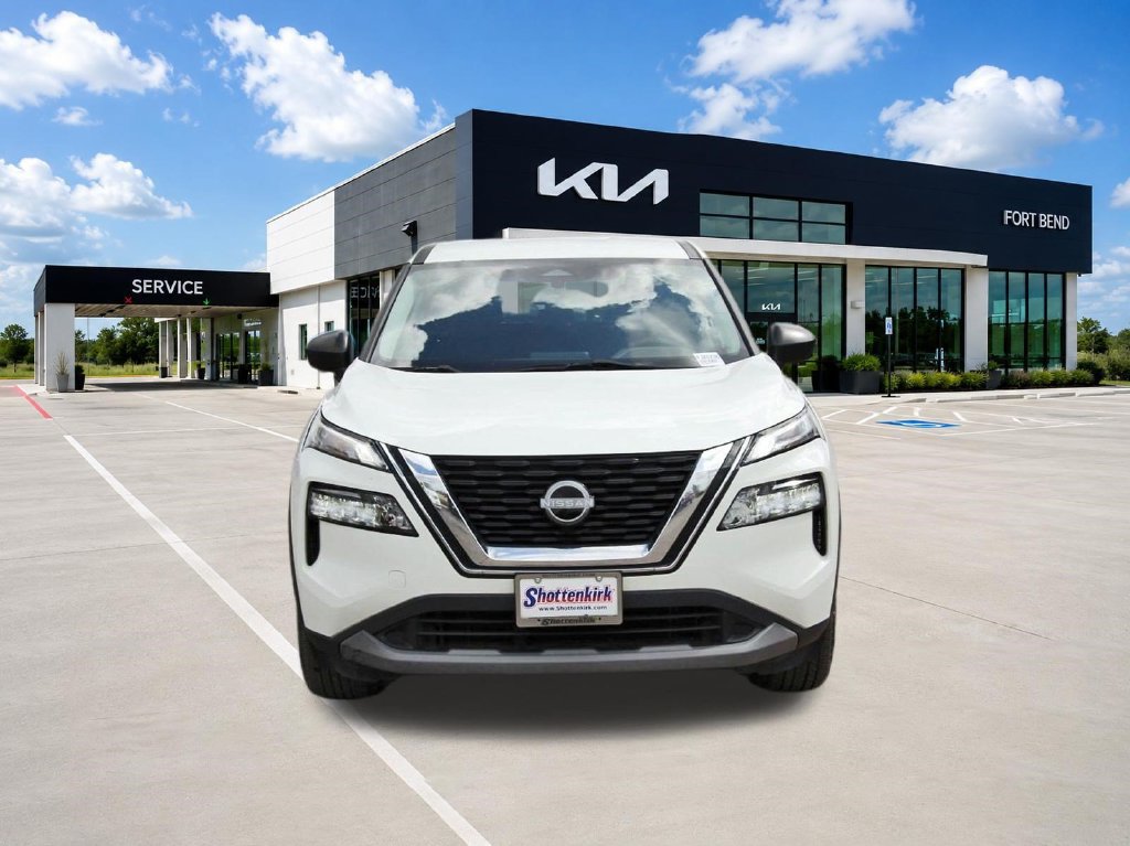 Used 2023 Nissan Rogue S FWD image 2