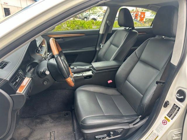 Used 2015 Lexus ES 300h w/ Premium Package w/Bamboo Trim FWD image 13