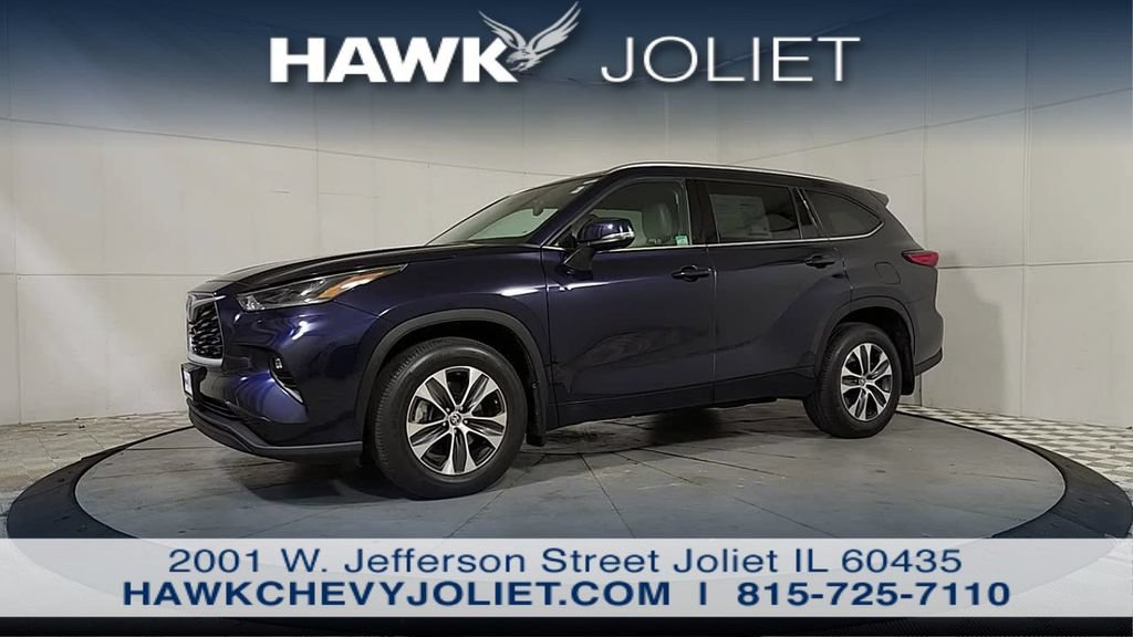 Used 2021 Toyota Highlander XLE AWD/4WD image 4