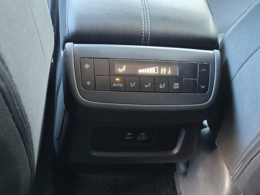 Used 2024 Nissan Pathfinder SV image 11