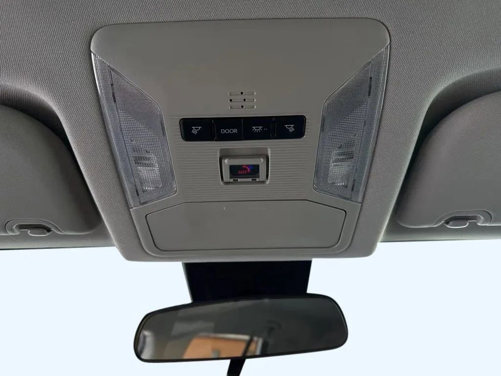 Used 2022 Toyota RAV4 LE FWD image 26