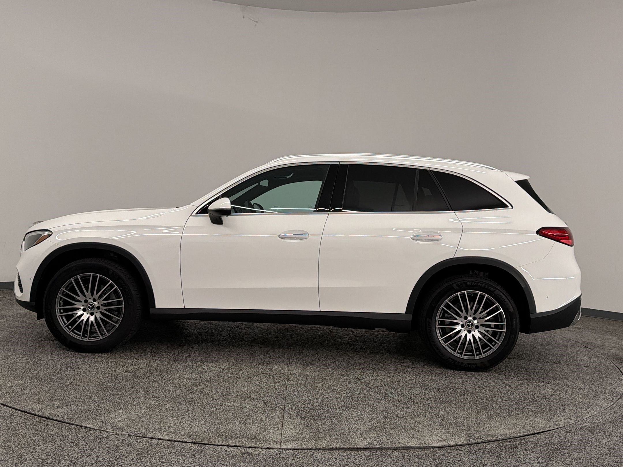 Certified 2026 Mercedes-Benz GLC 300 image 2
