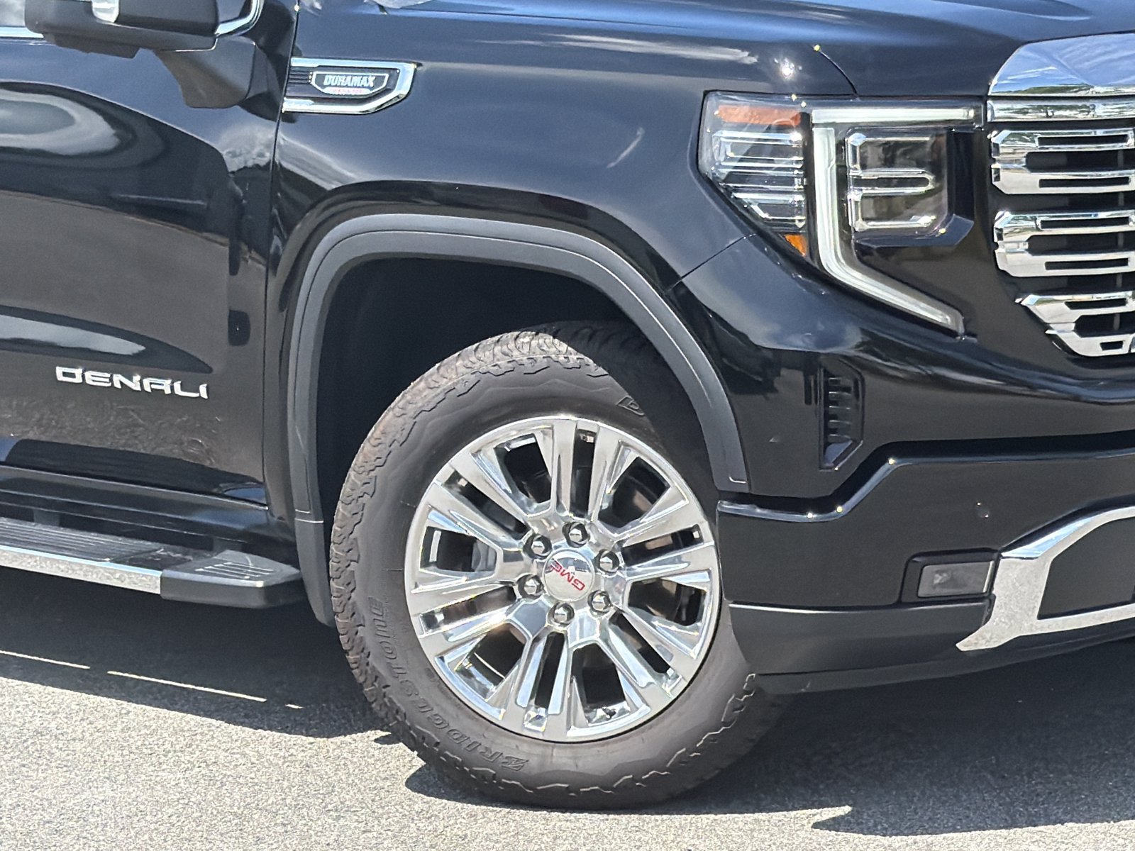Used 2025 GMC Sierra 1500 Denali AWD/4WD image 3