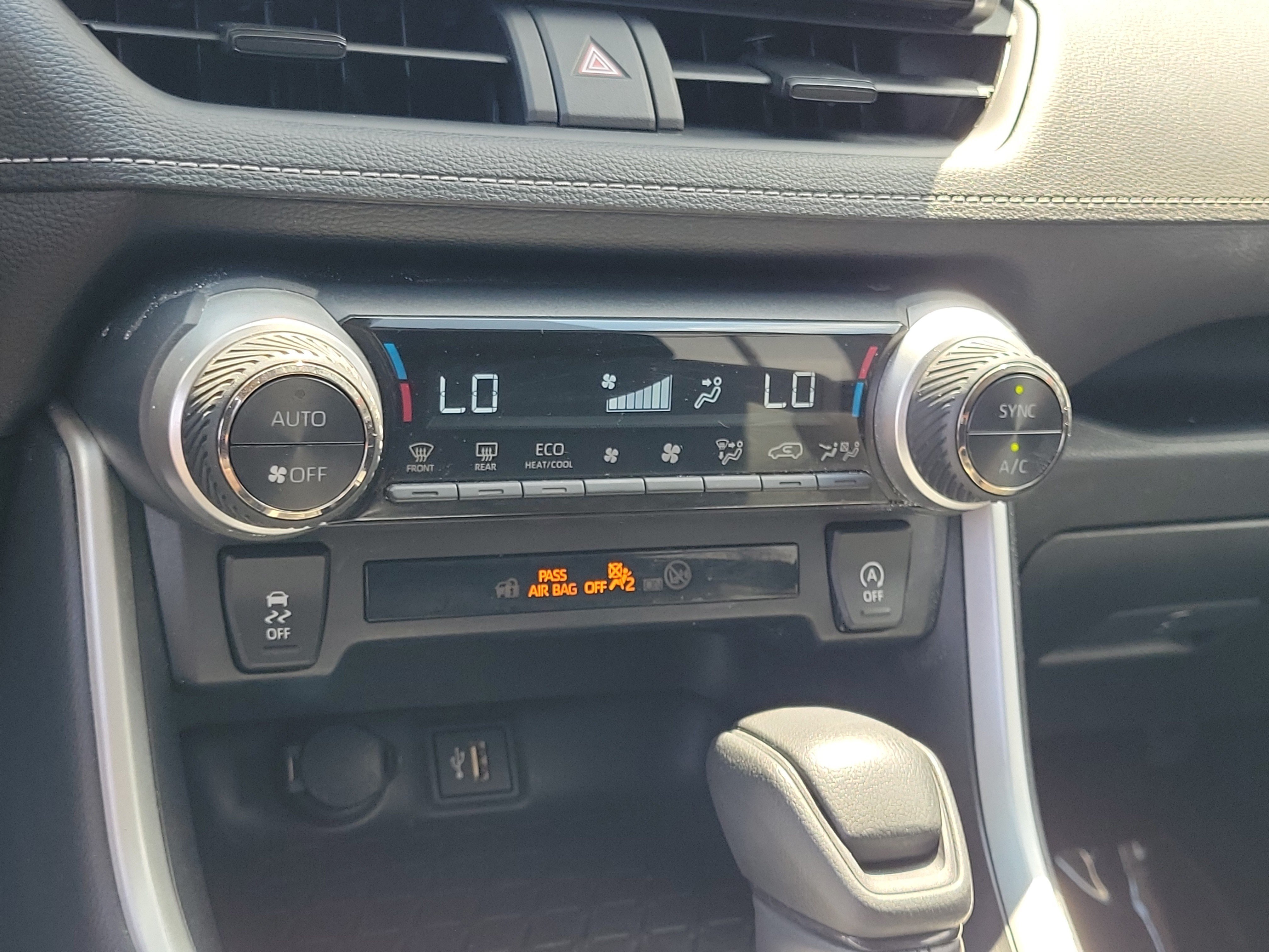 Used 2024 Toyota RAV4 XLE AWD/4WD image 27