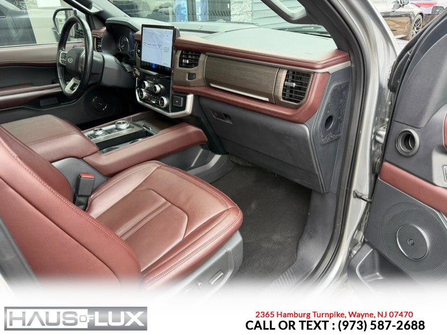 Used 2024 Ford Expedition Limited image 21