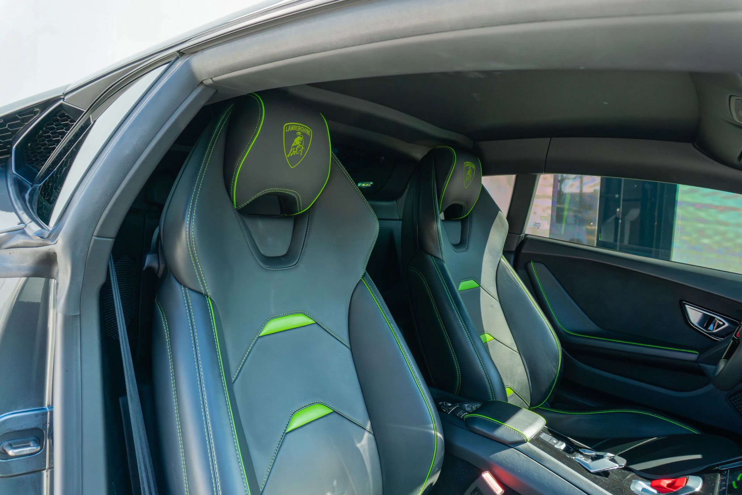 Used 2020 Lamborghini Huracan EVO image 11