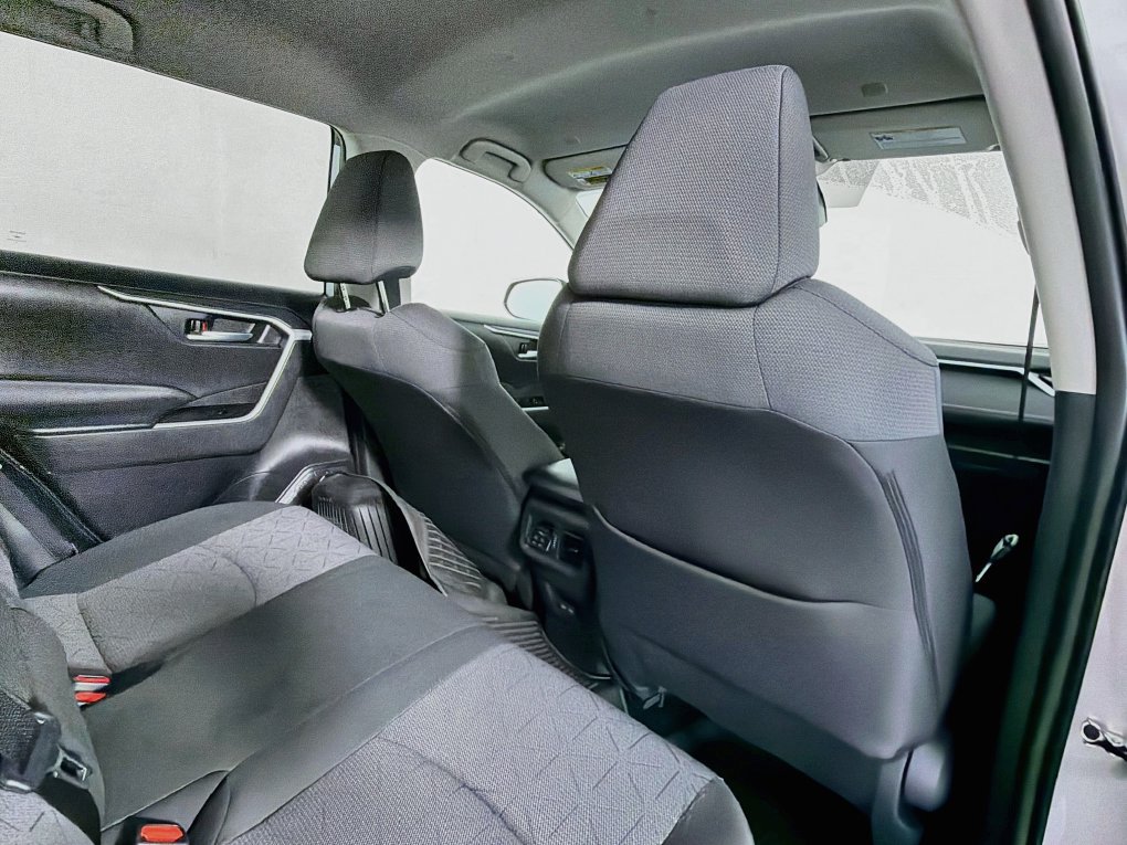Used 2025 Toyota RAV4 XLE FWD image 27