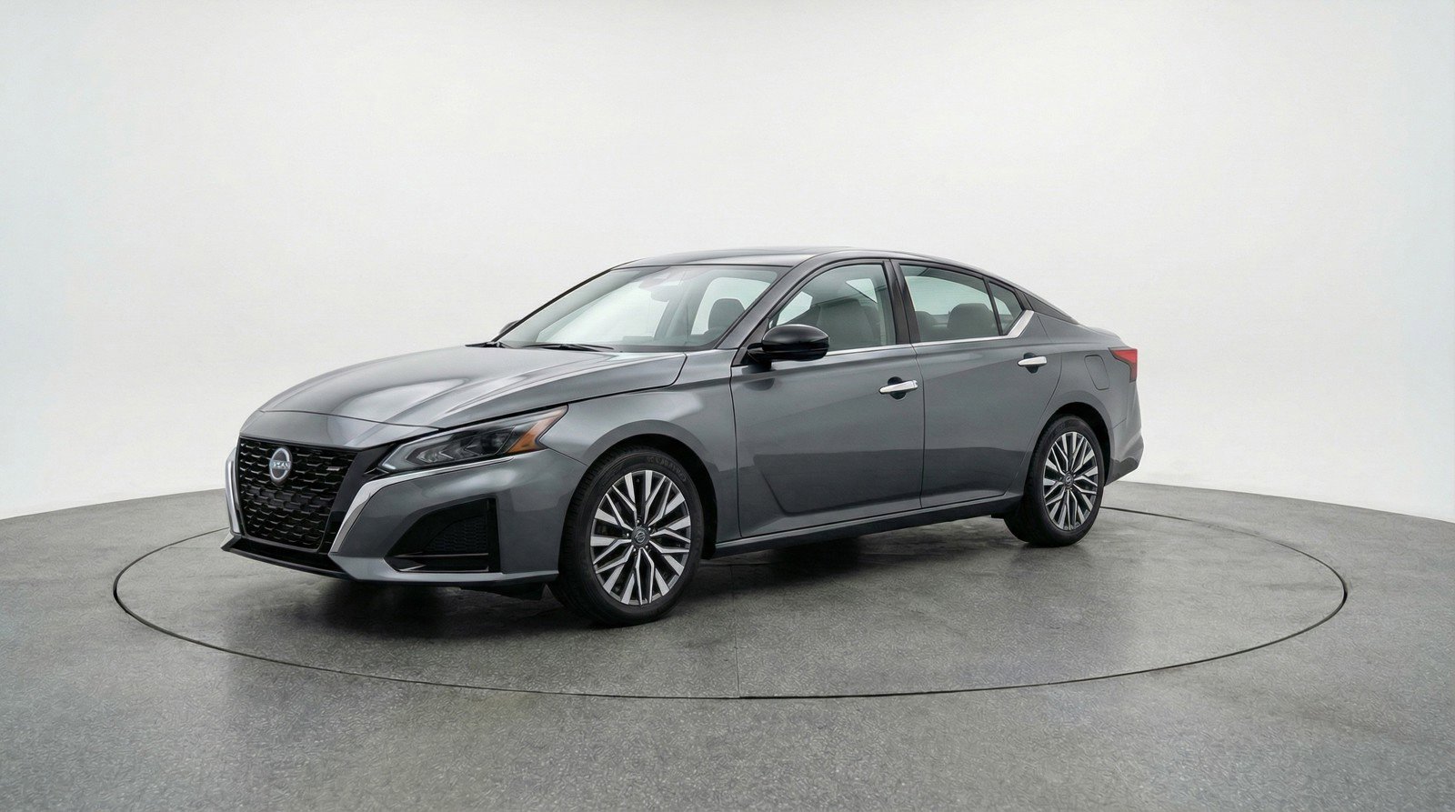 Used 2025 Nissan Altima 2.5 SV image 3