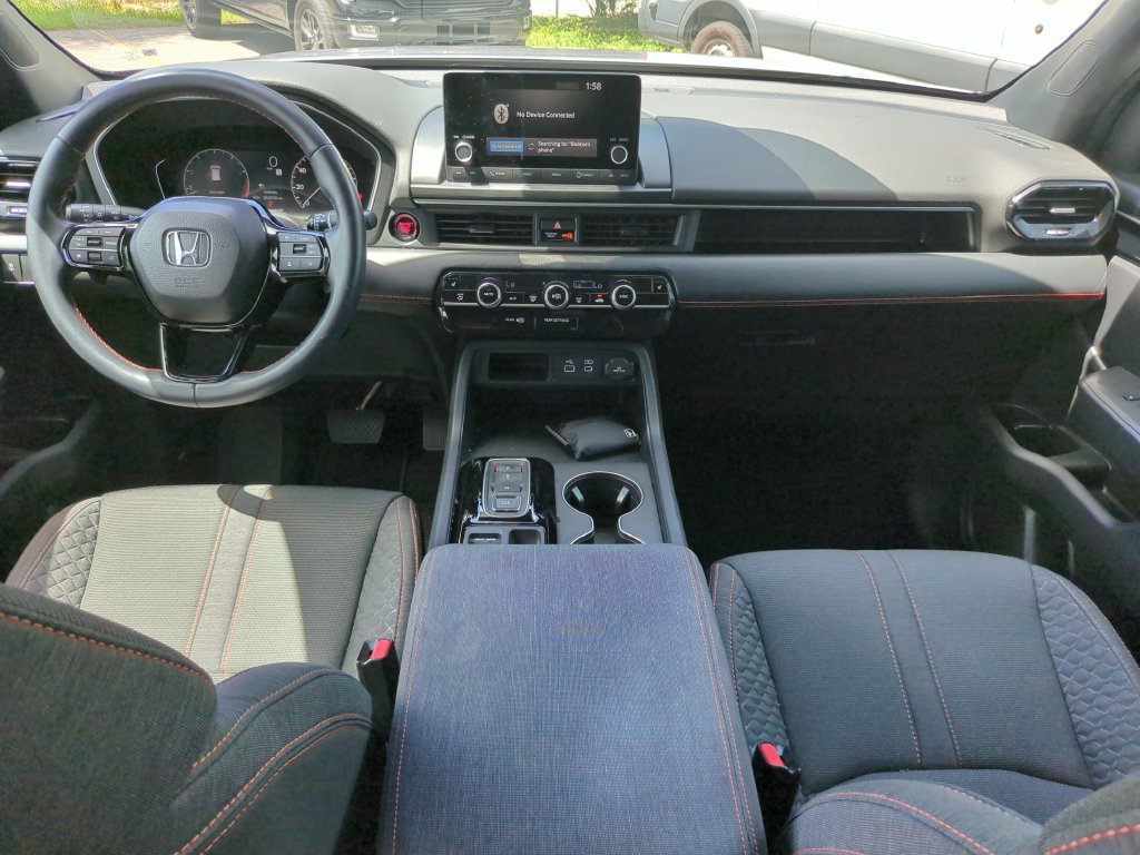 Used 2025 Honda Pilot Sport image 15