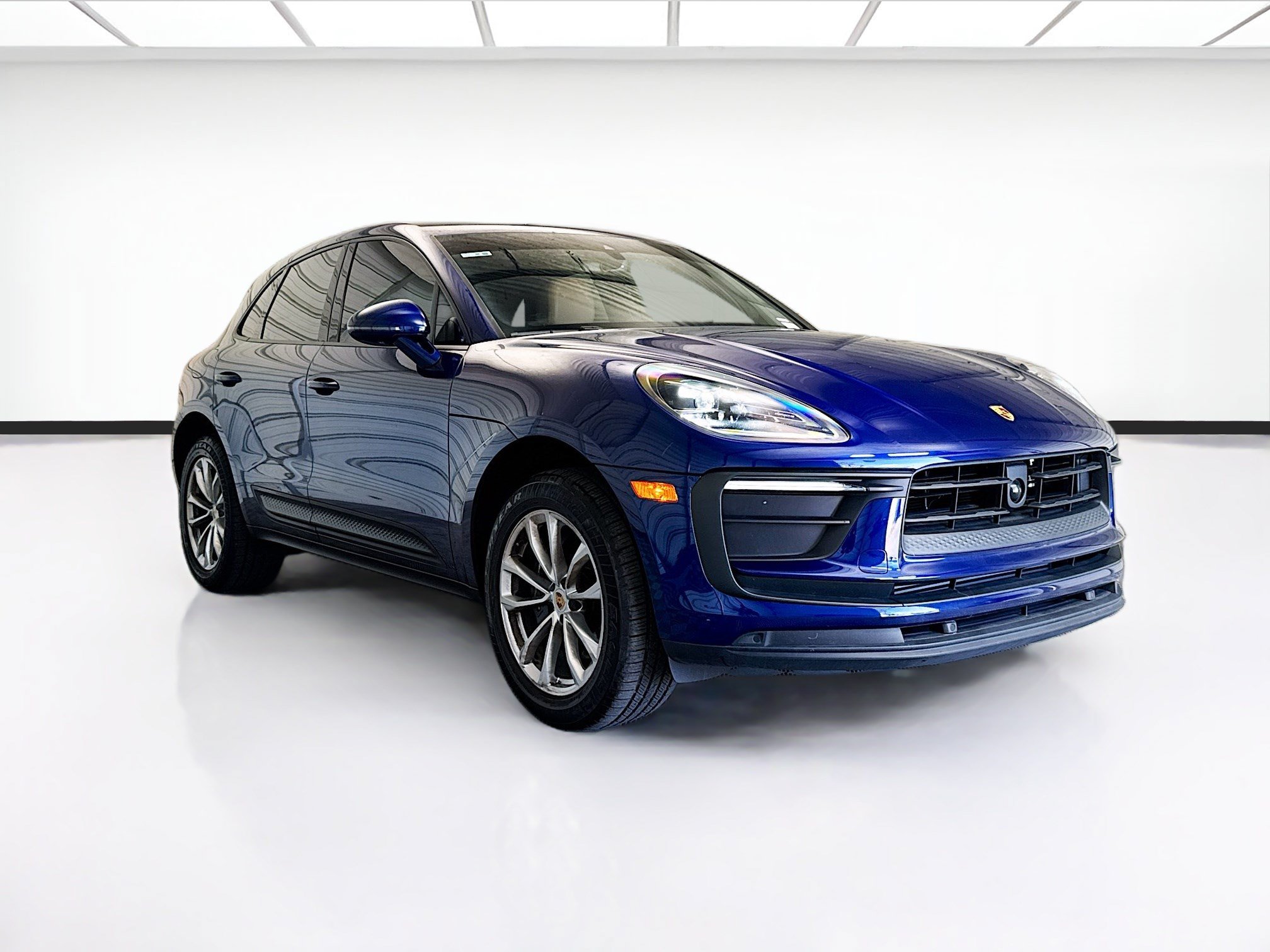 Used 2024 Porsche Macan Turbo AWD/4WD image 3