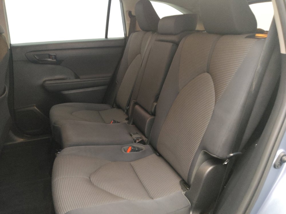 Used 2020 Toyota Highlander LE image 18