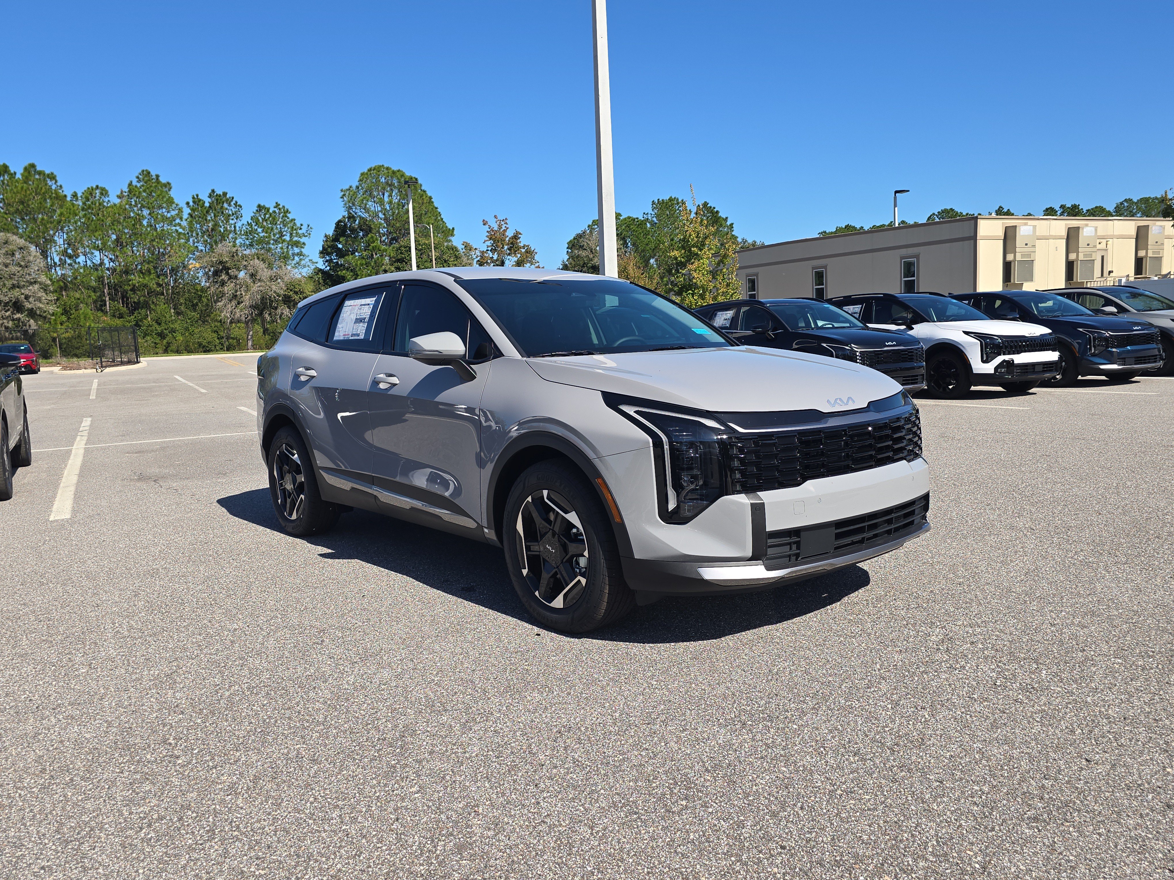 New 2027 Kia Sportage S FWD image 2