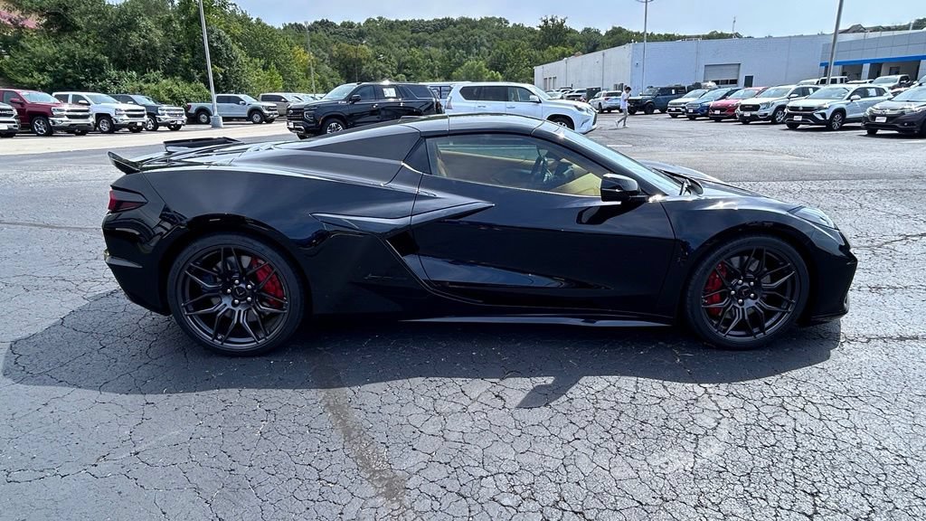Used 2024 Chevrolet Corvette Z06 RWD image 4