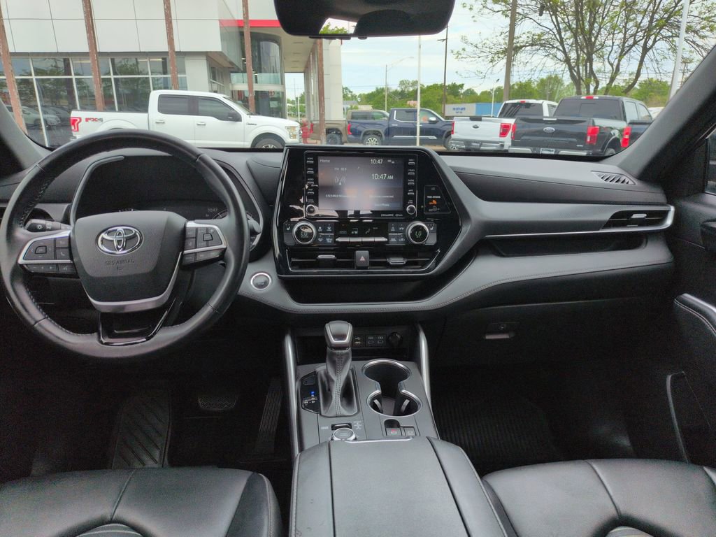 Used 2022 Toyota Highlander XSE image 12