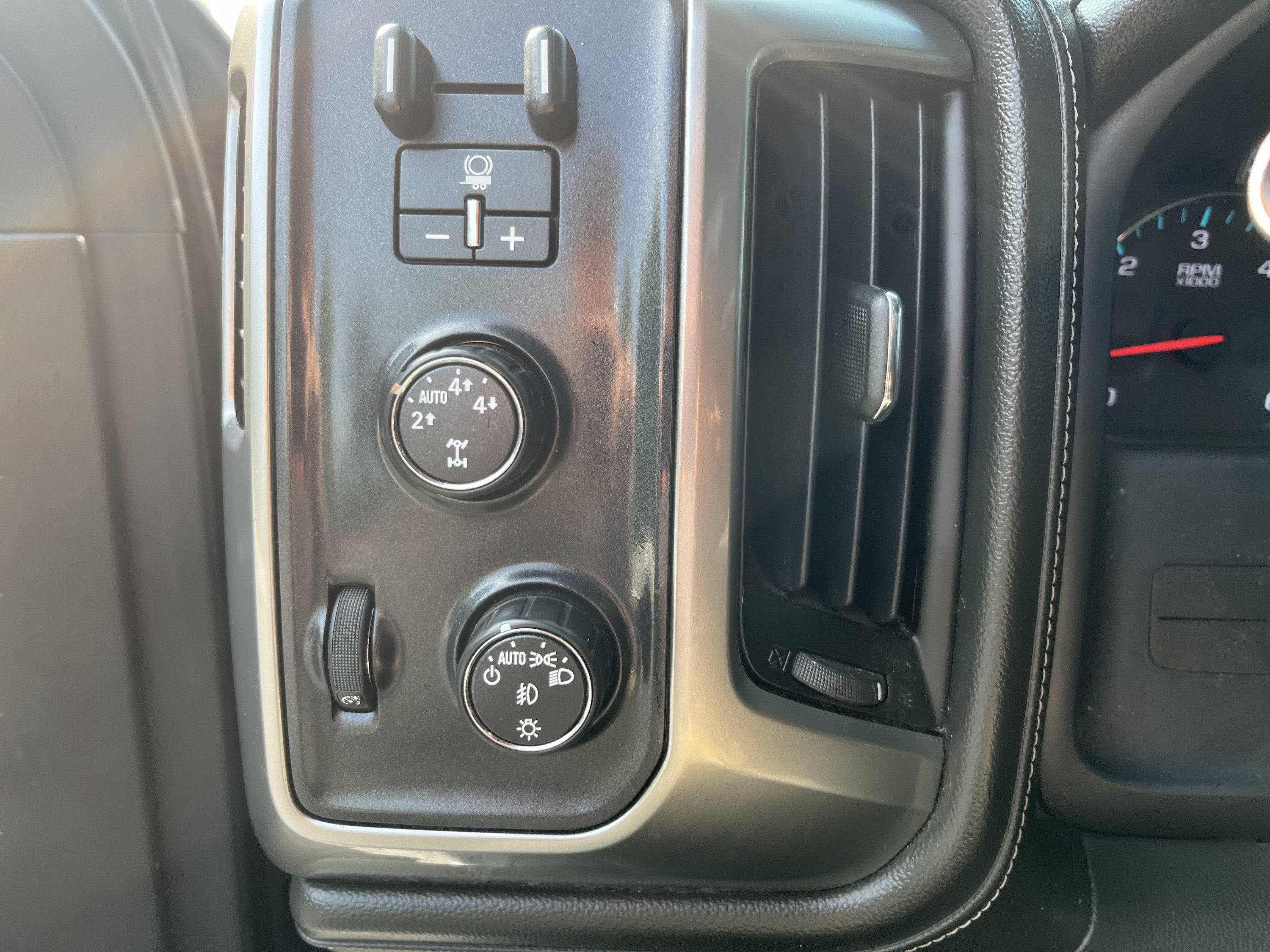 Used 2016 Chevrolet Silverado 1500 LTZ w/ LTZ Plus Package AWD/4WD image 14