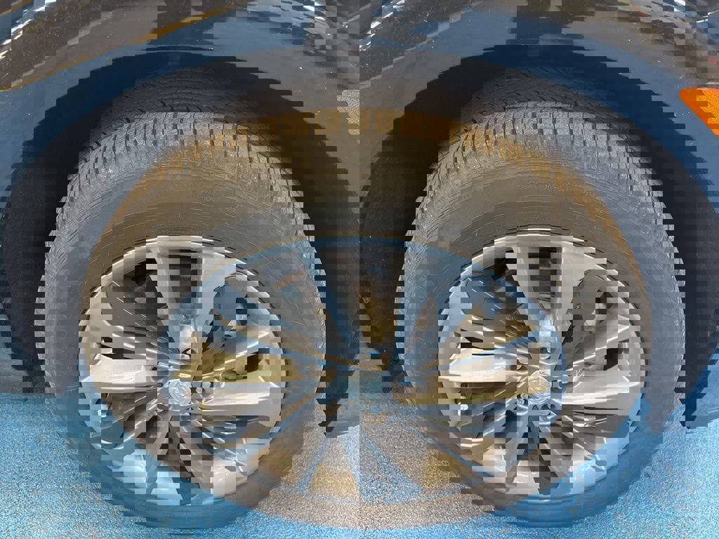 Used 2023 Buick Encore GX Select w/ Sport Touring Package image 3