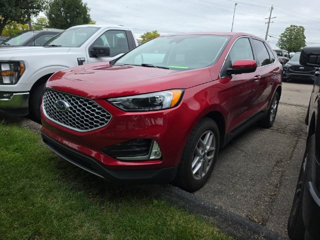 Used 2024 Ford Edge SEL w/ Convenience Package AWD/4WD image 4