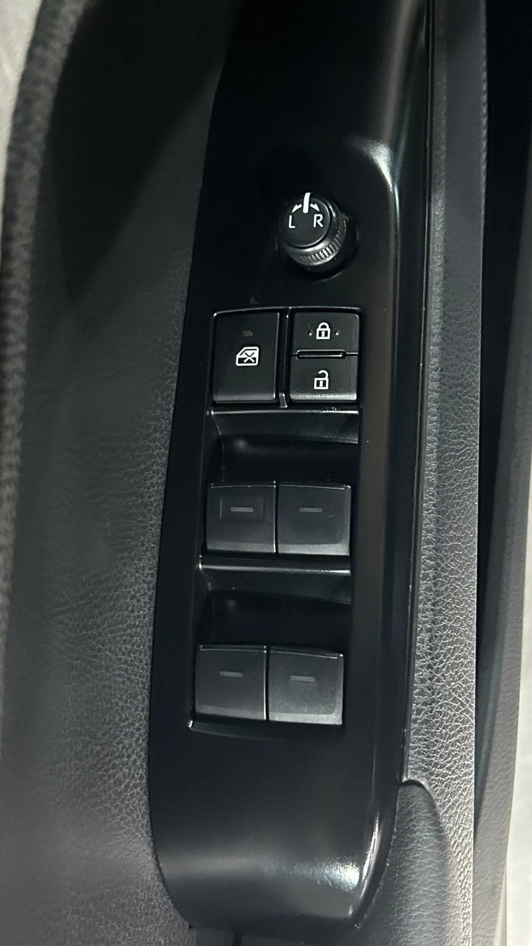 Used 2025 Toyota Camry SE w/ Multimedia Upgrade Package FWD image 35