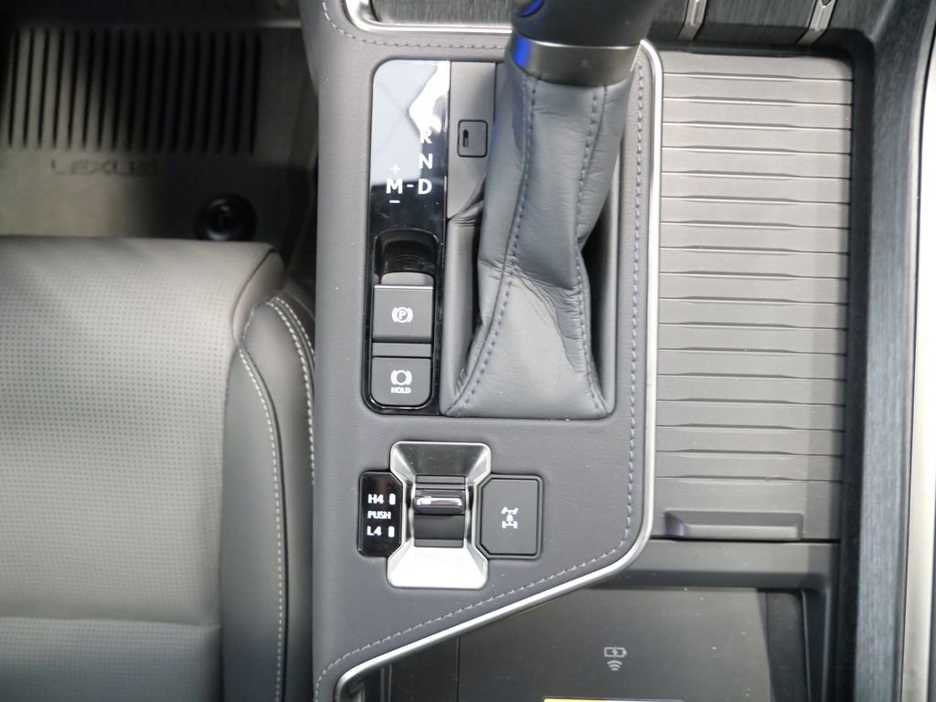 Used 2026 Lexus GX 550 w/ Accessory Package (2T) AWD/4WD image 37