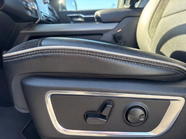 Used 2026 RAM 1500 Laramie AWD/4WD image 14