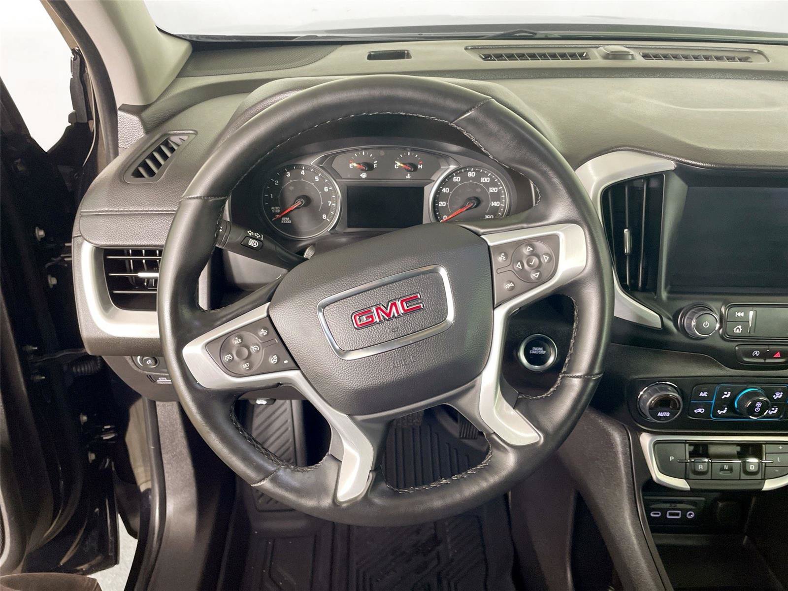 Used 2024 GMC Terrain SLT AWD/4WD image 18