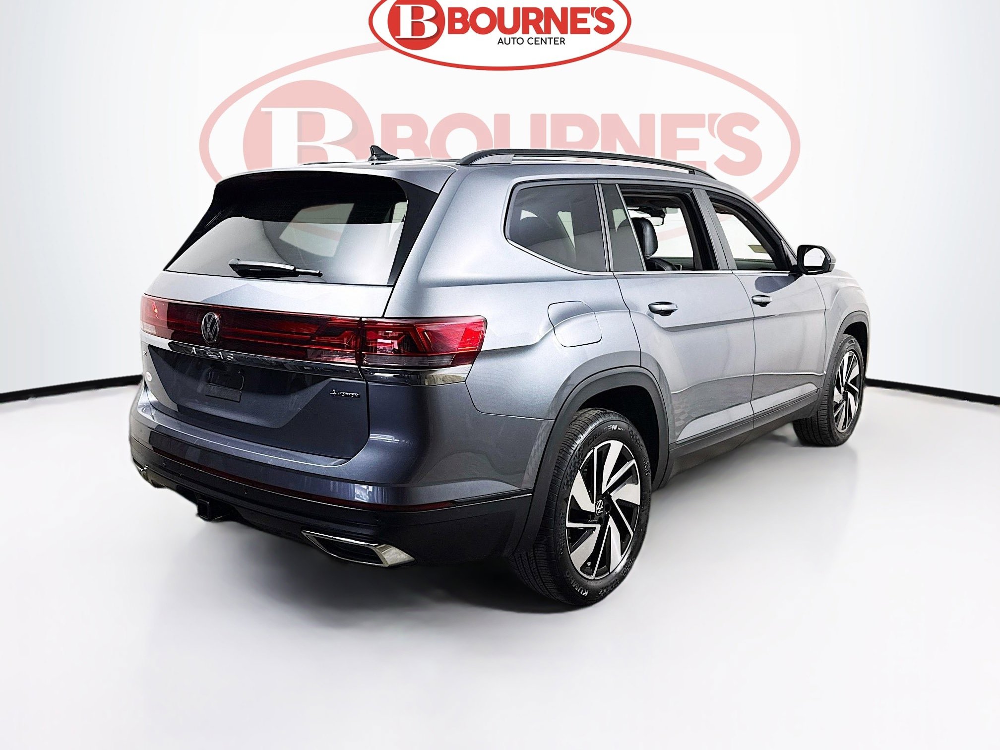 Used 2025 Volkswagen Atlas SE AWD/4WD image 9