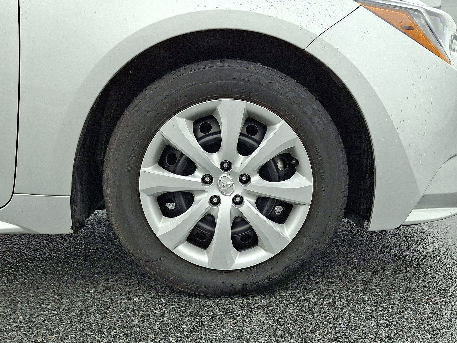 Used 2024 Toyota Corolla LE image 9