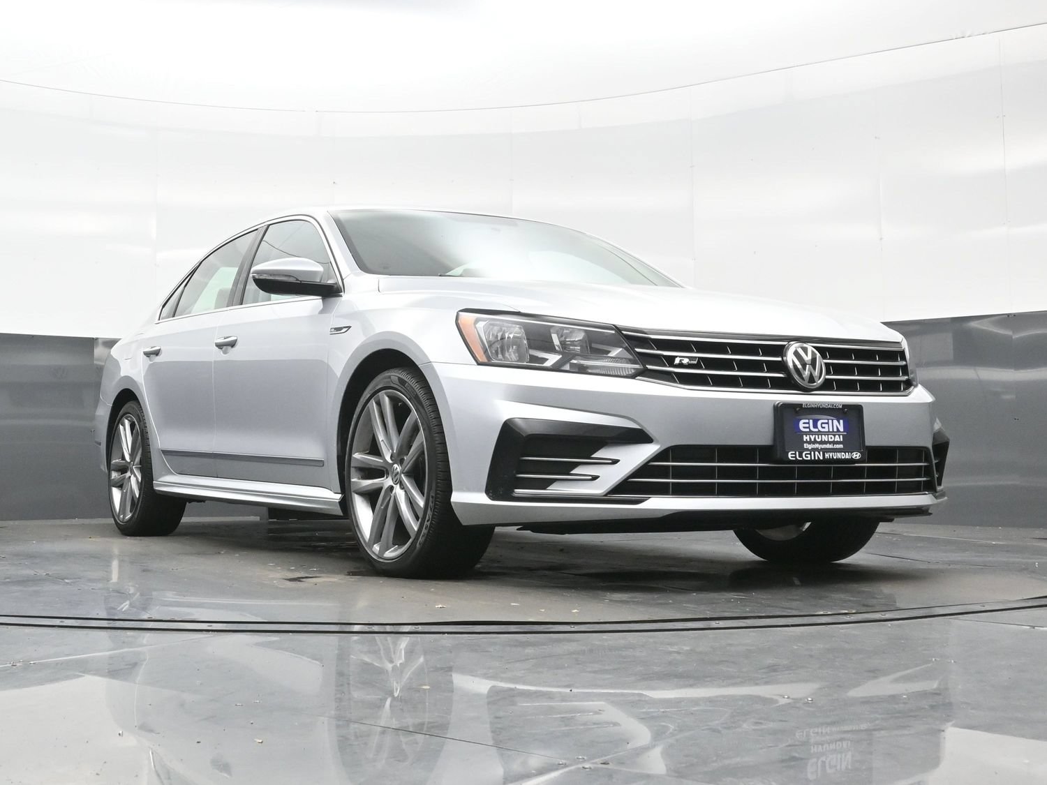 Used 2017 Volkswagen Passat 1.8T R-Line FWD image 30