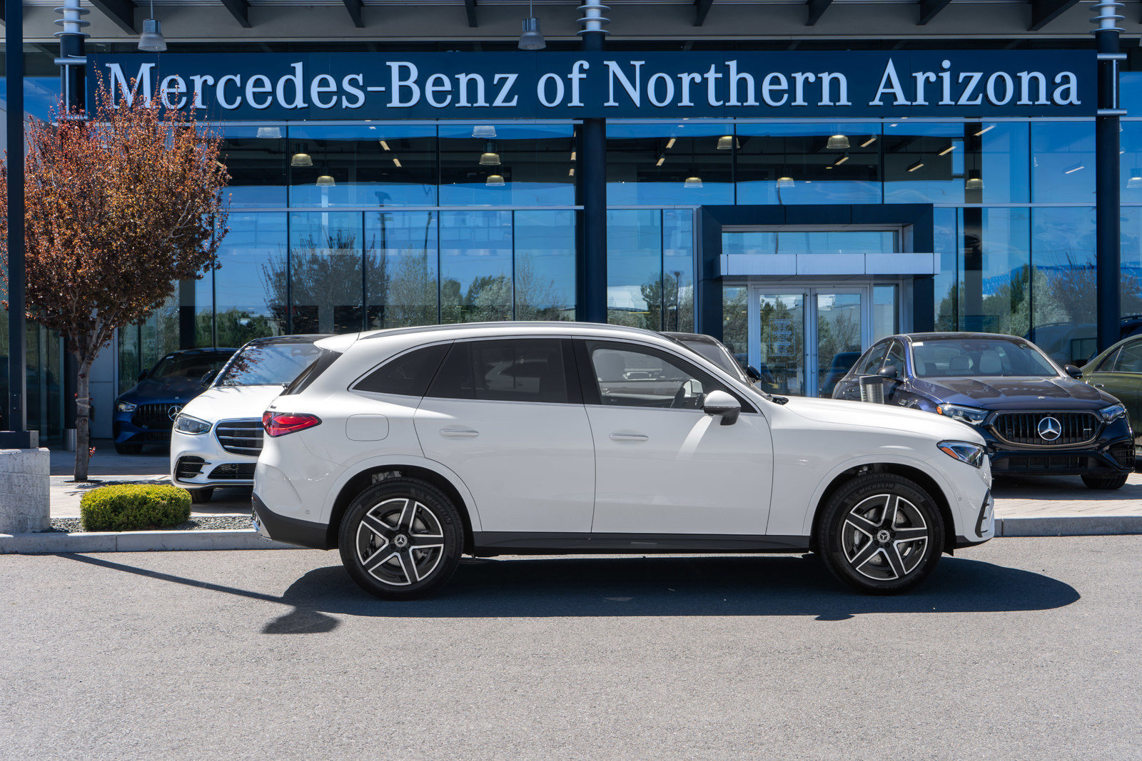 New 2025 Mercedes-Benz GLC 300 4MATIC image 1