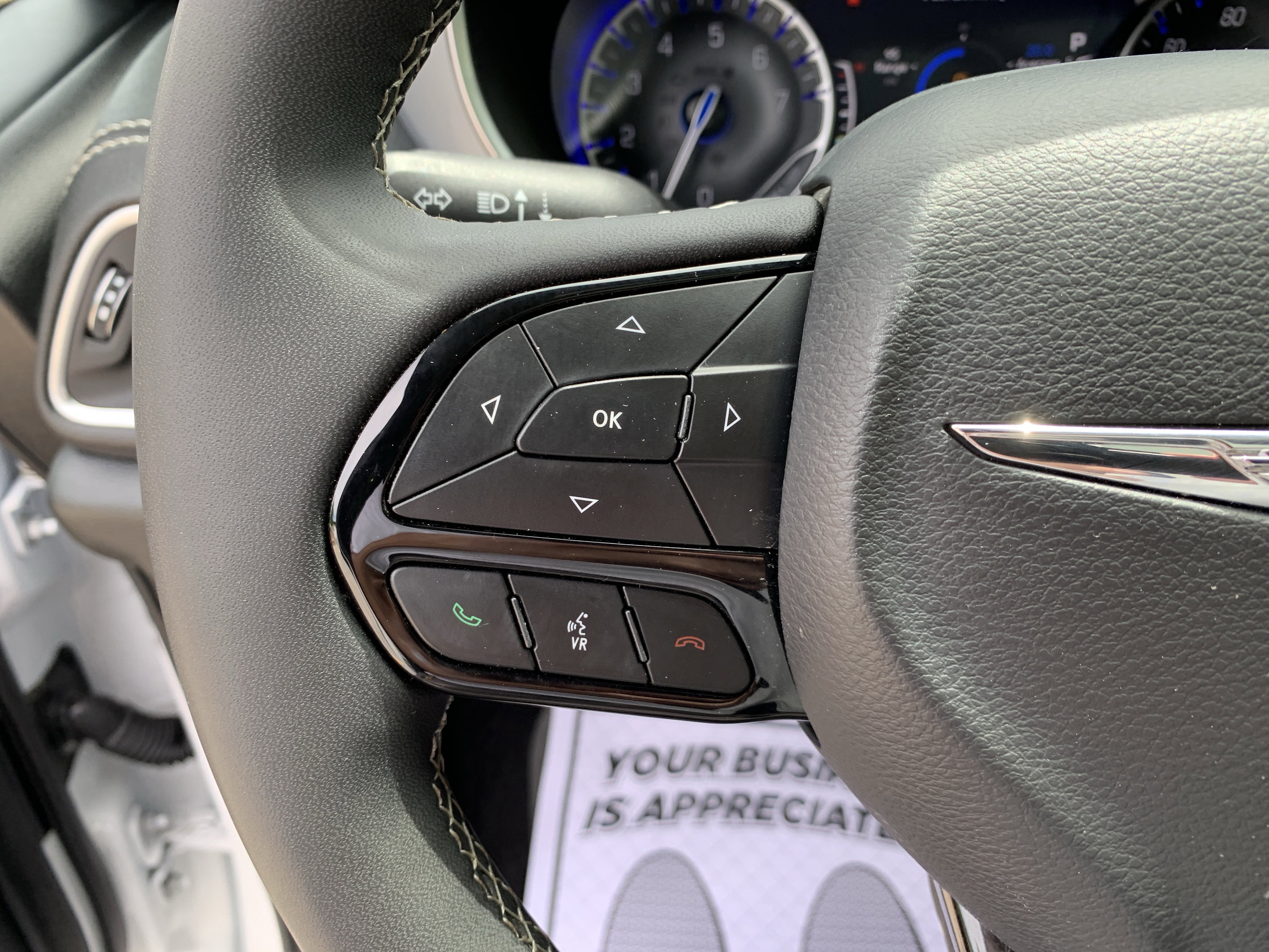 Used 2025 Chrysler Pacifica Limited FWD image 12