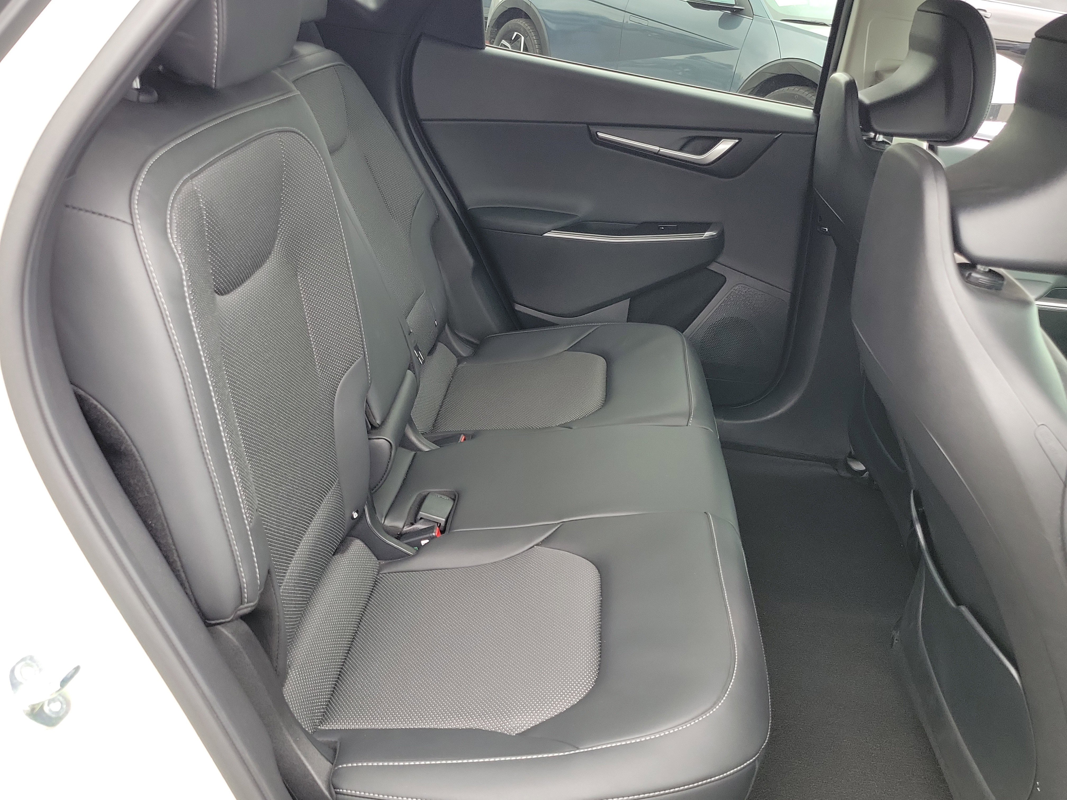 Used 2024 Kia EV6 Light RWD image 23