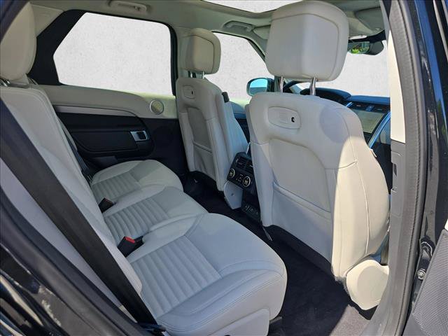 Used 2025 Land Rover Discovery Dynamic SE AWD/4WD image 11
