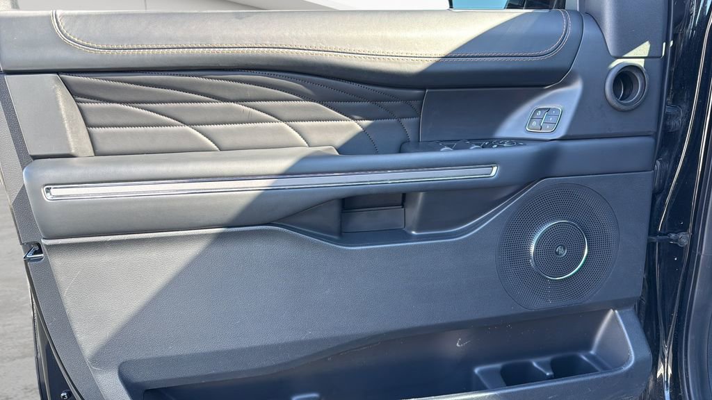 Used 2024 Ford Expedition Platinum AWD/4WD image 26