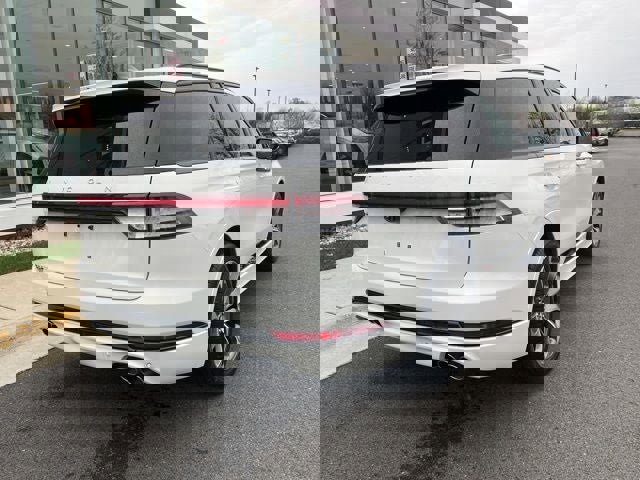 Used 2025 Lincoln Aviator AWD w/ Jet Appearance Package image 8