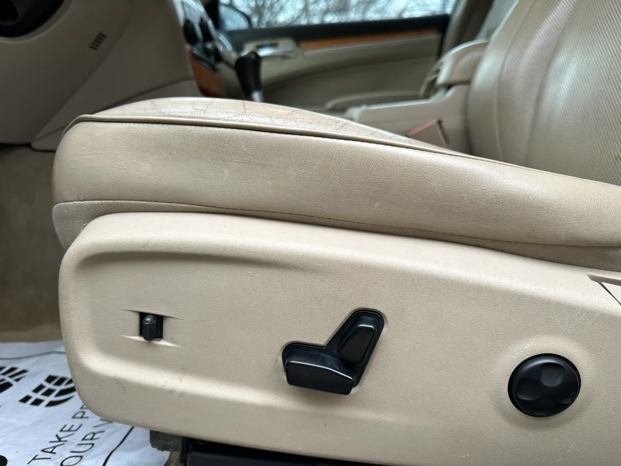 Used 2014 Chrysler 300 C RWD image 33