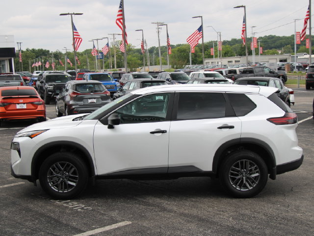 Certified 2025 Nissan Rogue S AWD/4WD image 2