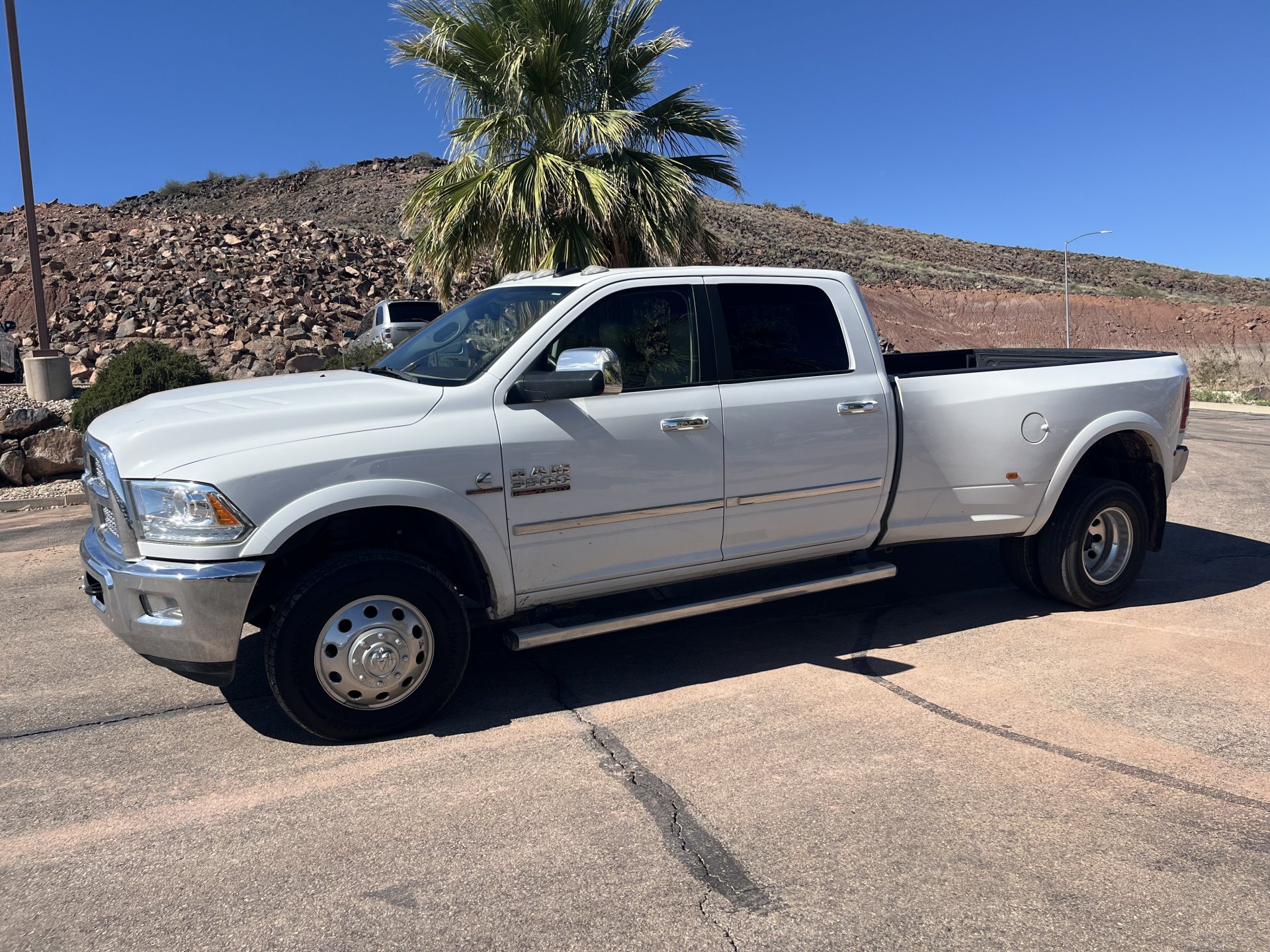 Used 2014 RAM 3500 Laramie AWD/4WD image 9