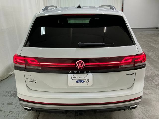 Used 2024 Volkswagen Atlas Peak Edition SE AWD/4WD image 4