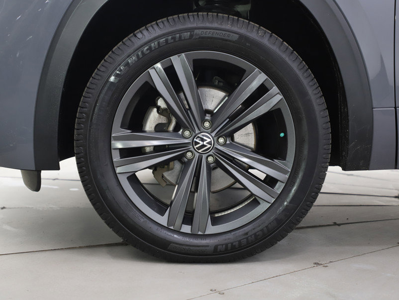 Used 2022 Volkswagen Atlas Cross Sport SEL R-Line image 31