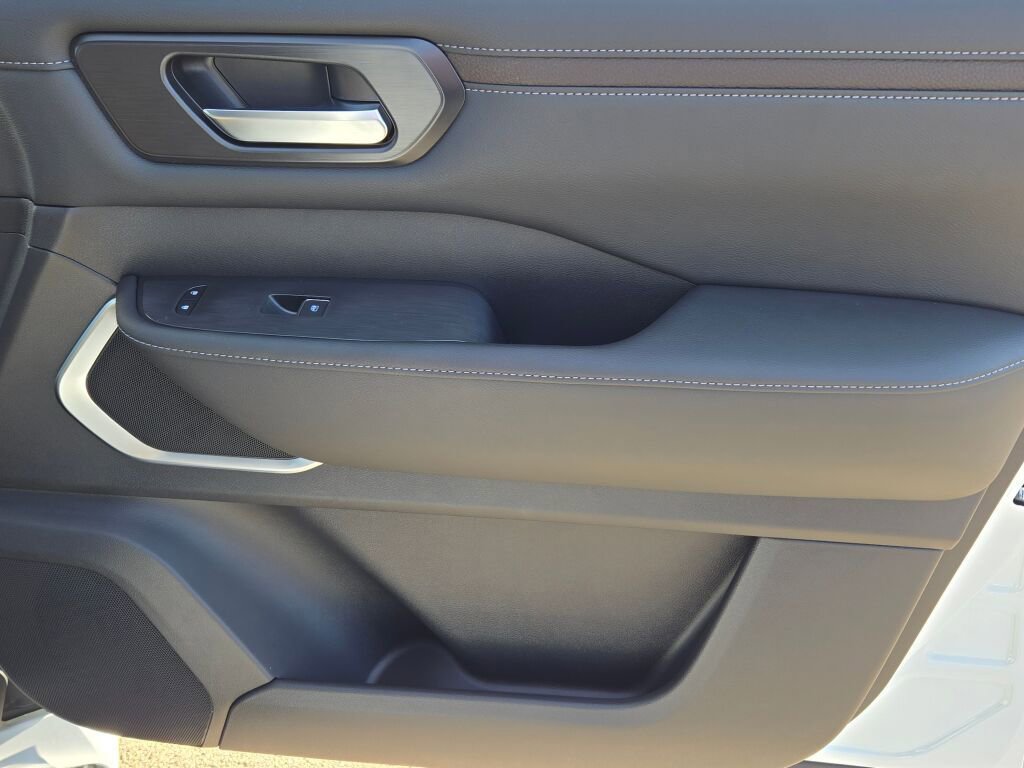 New 2026 Nissan Armada Platinum Reserve w/ Accent Package image 7